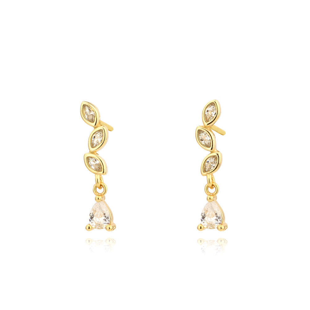 Pendientes de botón de plata de ley 925 con circonia cúbica en corte marquesa ultra brillante y exquisita