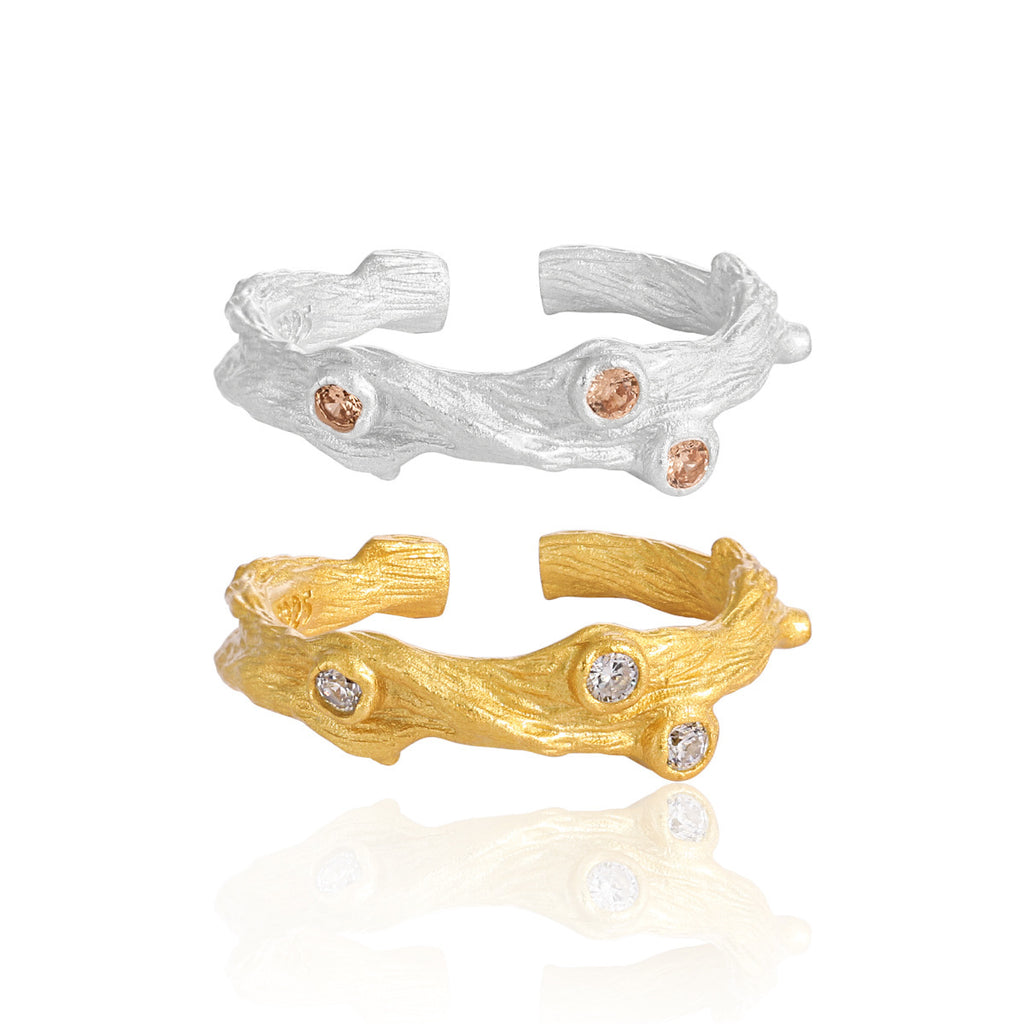 Anillo Ajustable de Plata Esterlina S925 con Circonia Cúbica y Rama Irregular Texturizada