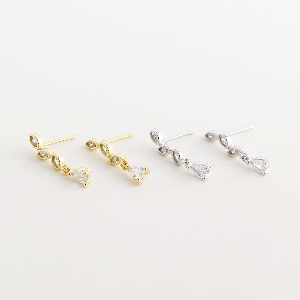 Pendientes de botón de plata de ley 925 con circonia cúbica en corte marquesa ultra brillante y exquisita