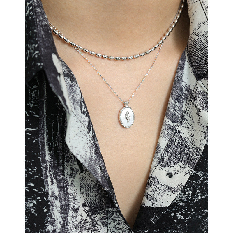 Collar de Plata de Ley 925 con Concha Oval de Tulipán, Mini Colgante Geométrico Delicado