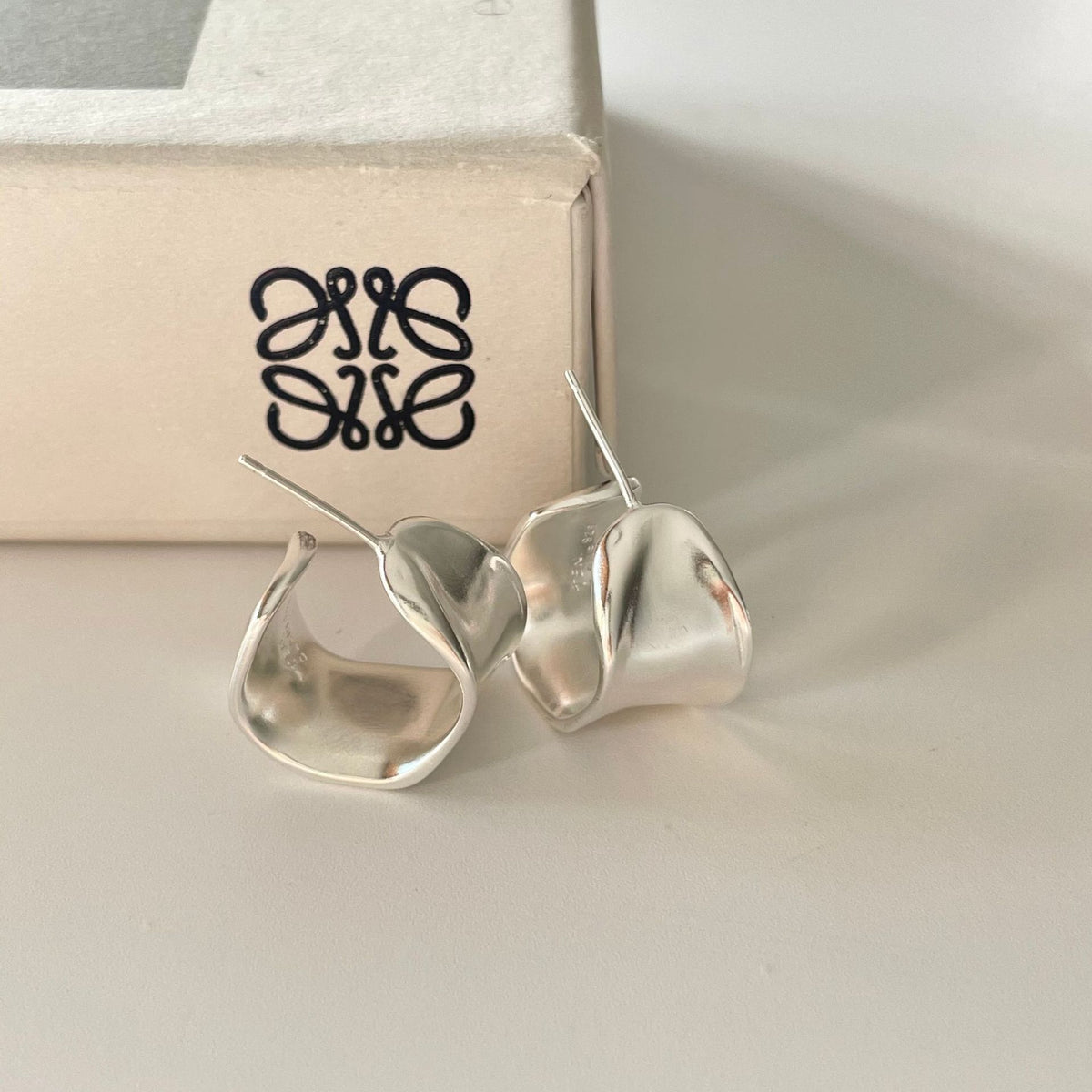 Minimalist Geometric Design 925 Sterling Silver and 18K Gold Plated Hoop Earrings for Women Modern Style Elegant Fashion Jewelry Gift