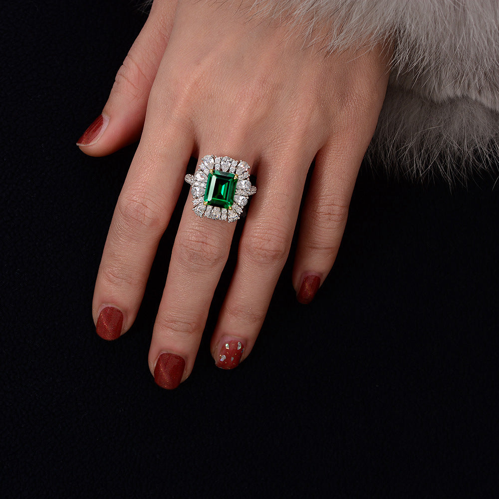 Anillo de plata S925 con corona halo de circonia esmeralda sintética cortada en esmeralda verde