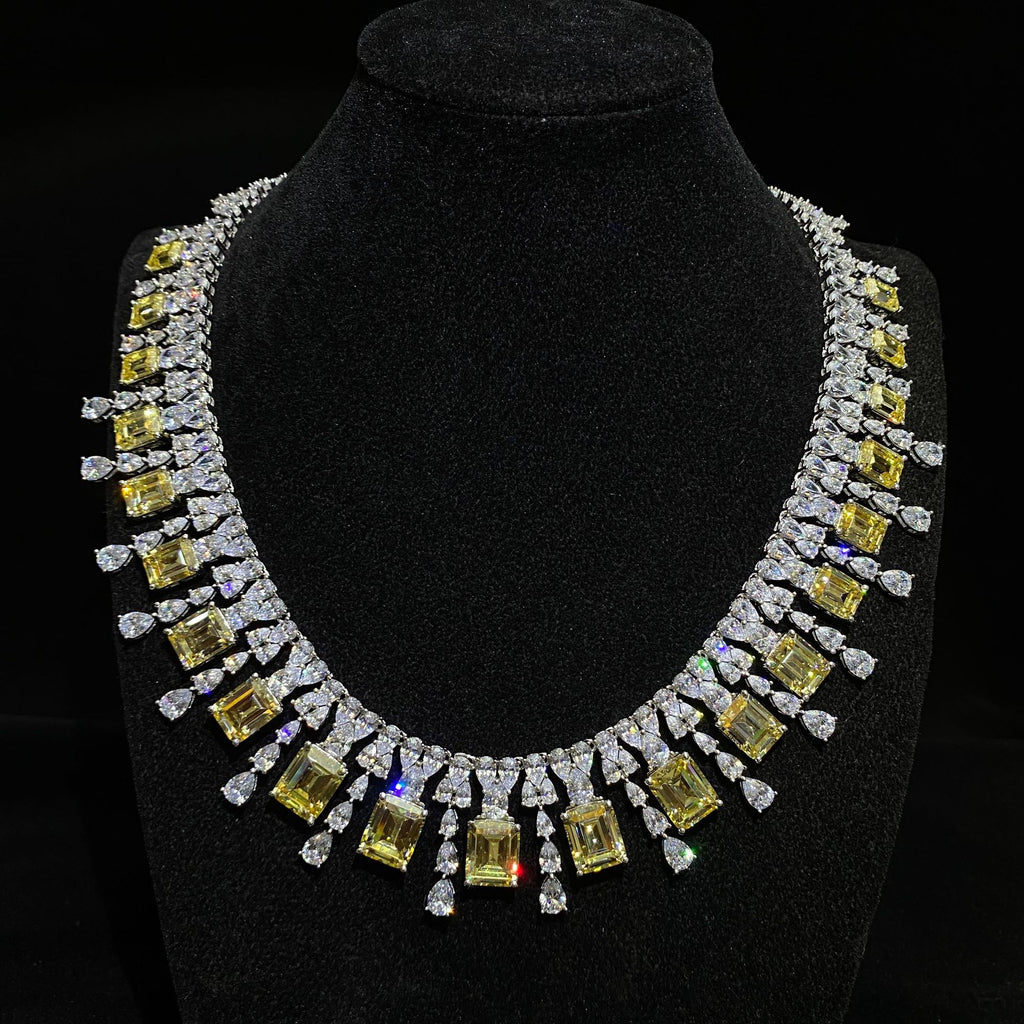 Collar de plata esterlina 925 incrustado con esmeraldas amarillas y circonitas cúbicas en forma de pera