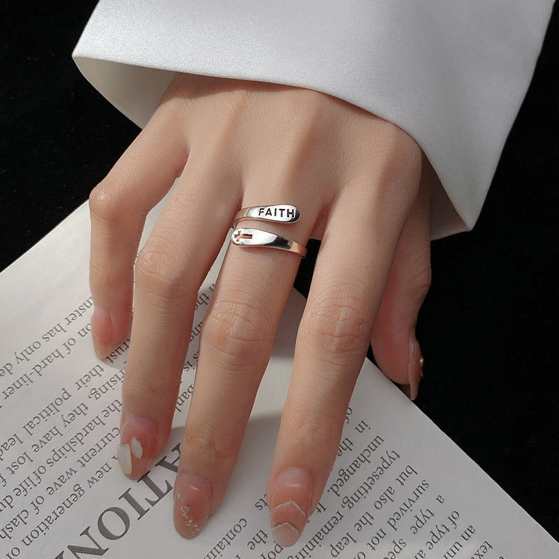Anillo Ajustable Abierto con Cruz de Carta de Fe Vintage en Plata de Ley S925 con Óxido Antiguo y Estilo Geométrico