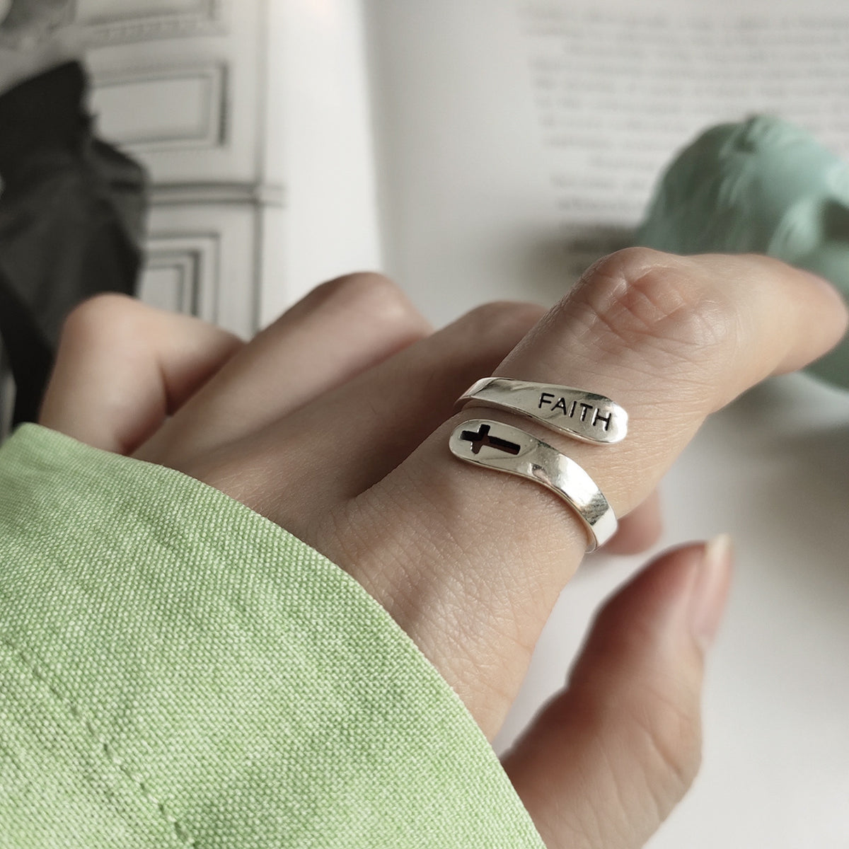 Anillo abierto con inscripción de fe religiosa minimalista para mujeres, cruz, estilo vintage, de plata esterlina 925, ajustable