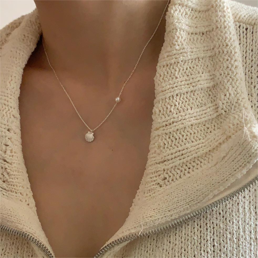 Elegant Shell Pendant Necklace with Freshwater Pearl on Snake Chain 925 Sterling Silver Simple Korean Style for Women Casual and Party Wear