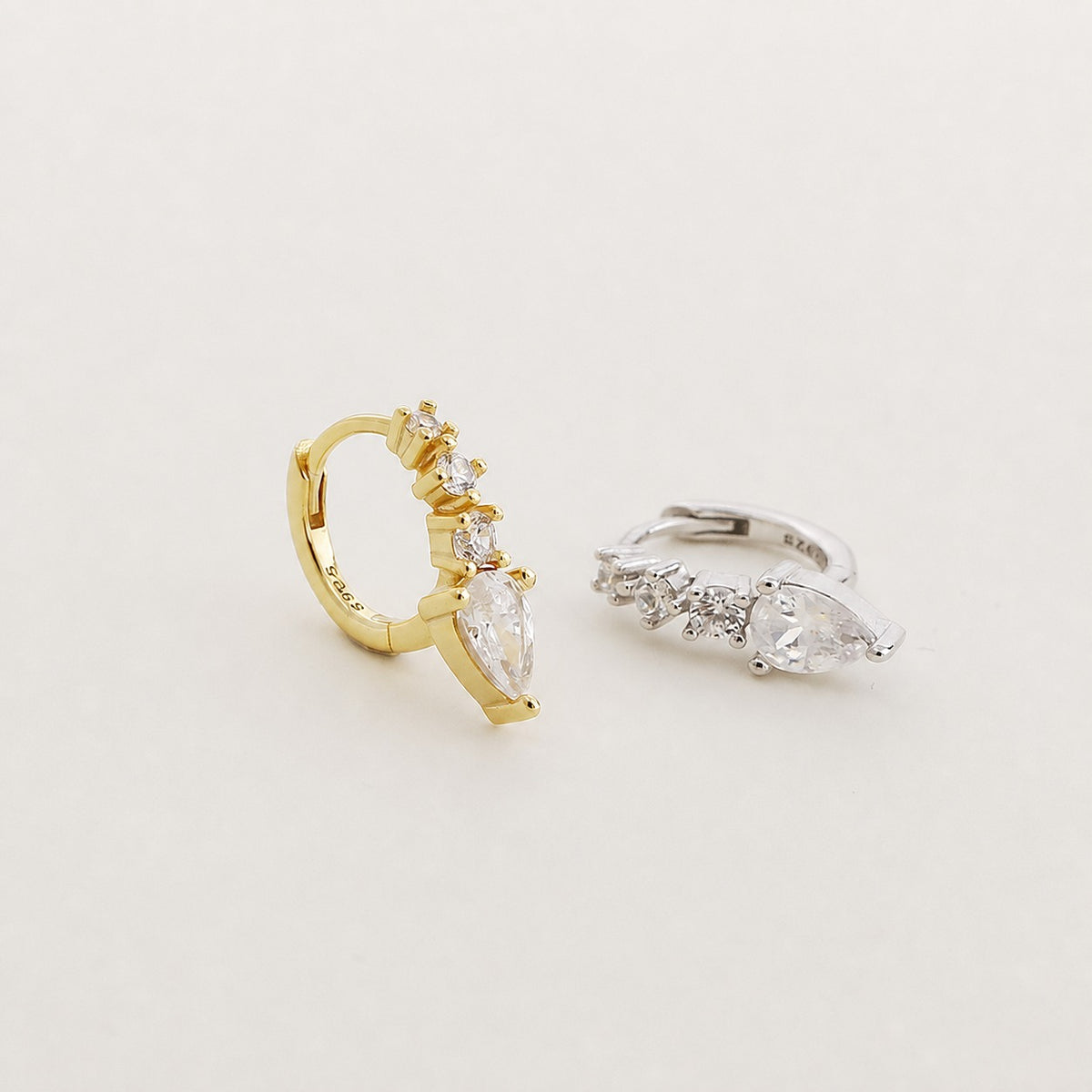 Aros Huggie de Plata Esterlina 925 con Circonia Cúbica Geométrica de Lujo