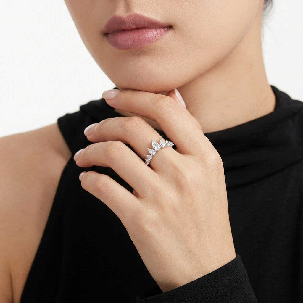 Anillo minimalista de corona con ola y perla de moissanita en plata esterlina 925