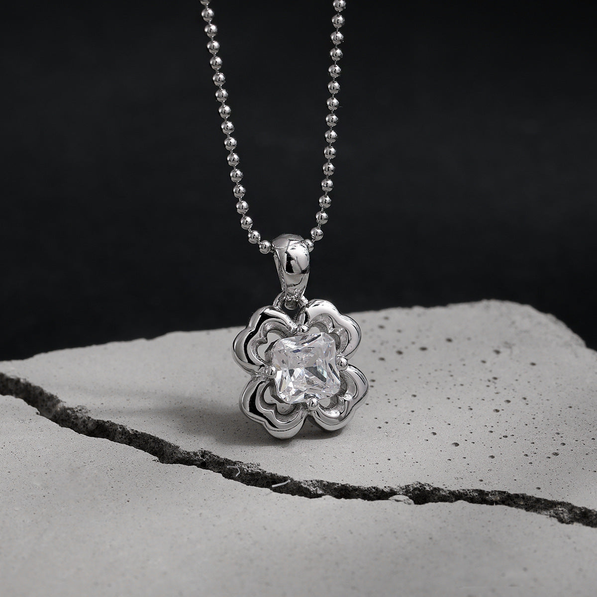 Collar de cadena de bolas de plata de ley 925 con circonia cúbica y flor de trébol