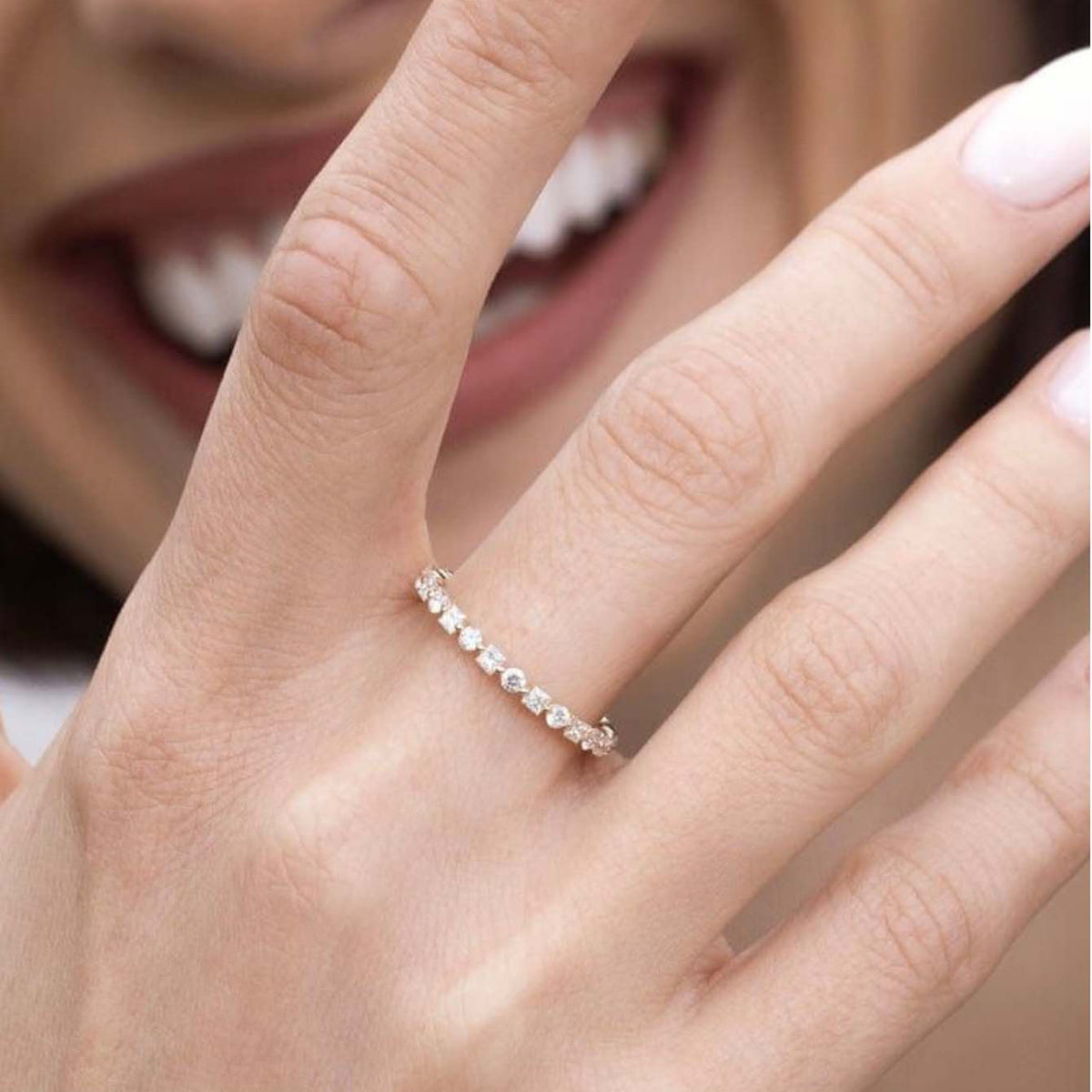 Minimalist and Lightly Luxurious Alternating Moissanite Inlay   925 Sterling Silver Ring