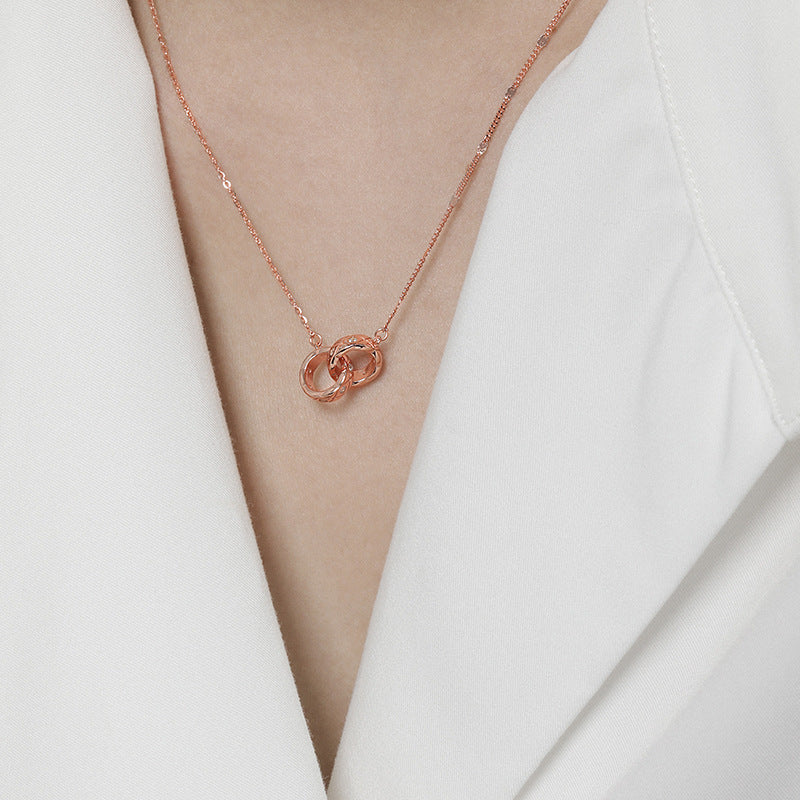 Collar de Plata Esterlina S925 con Anillo Geométrico Entrecruzado y Circonia Cúbica