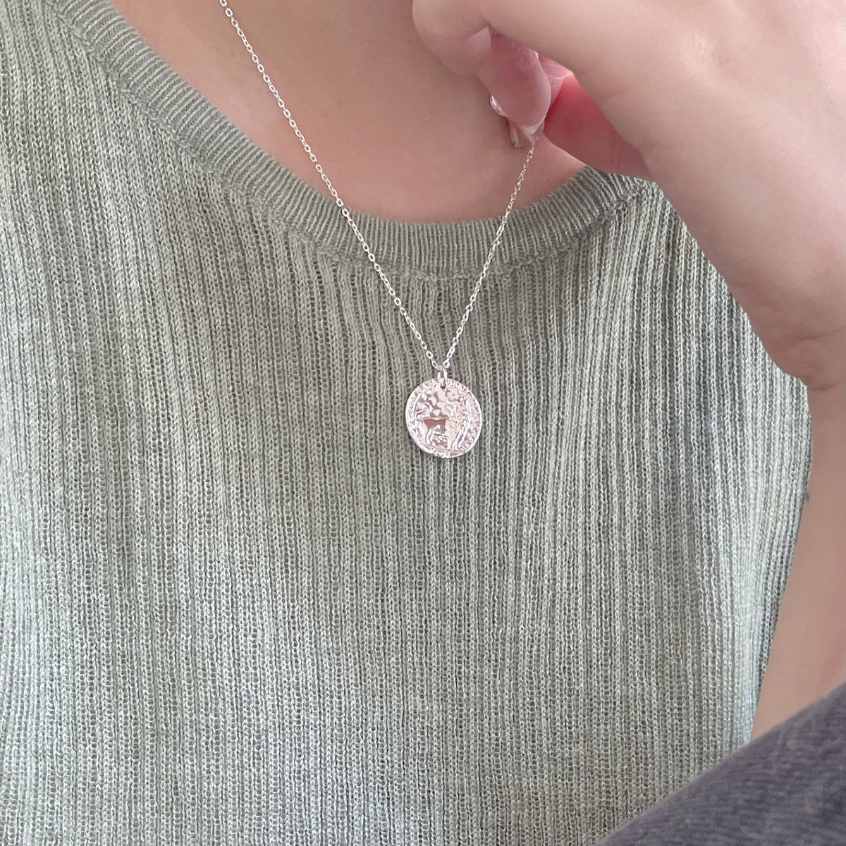 Casual Round Relief Brave Lion 925 Sterling Silver Necklace