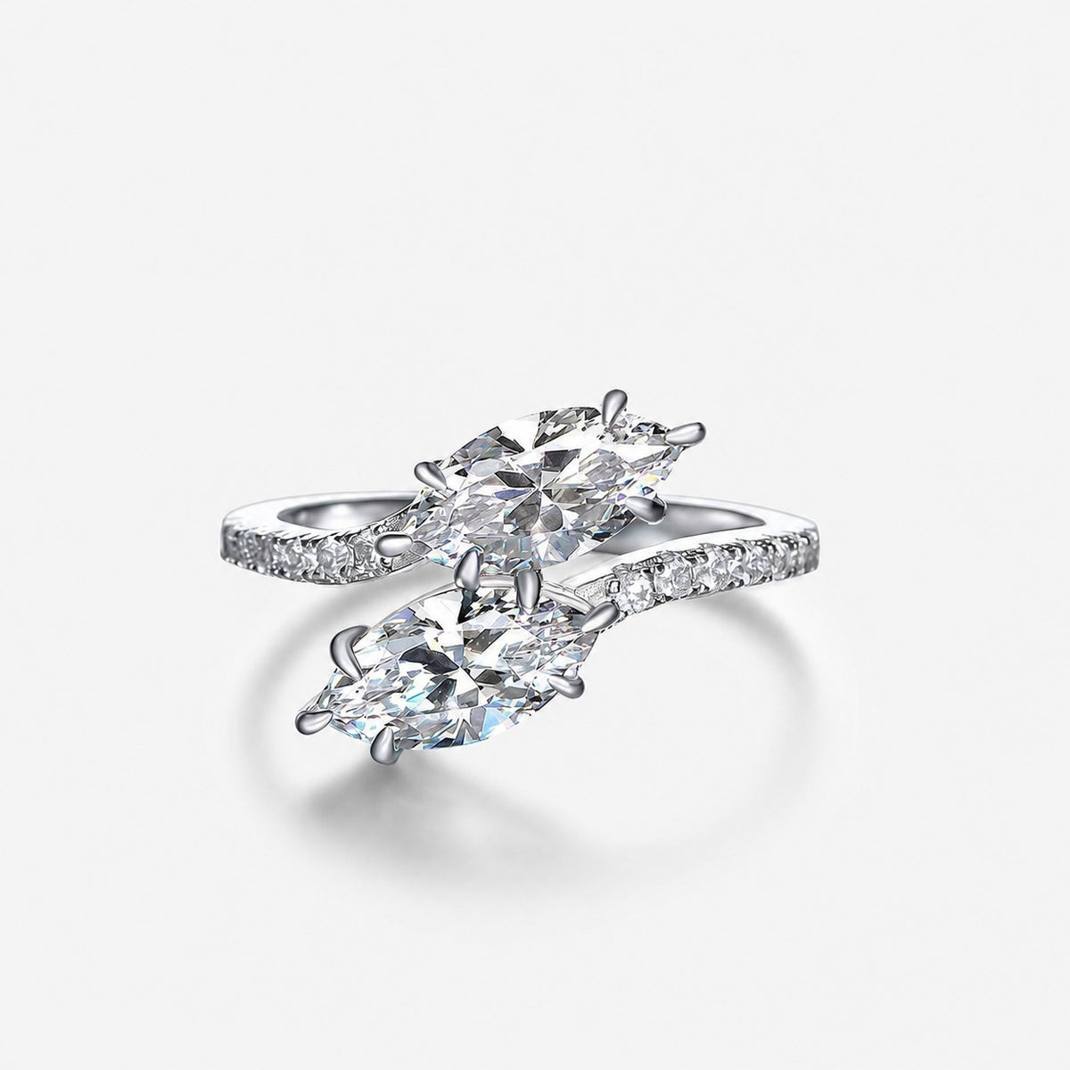 Anillo de plata de ley 925 entrelazado con doble zirconia cúbica blanca cortada en marquesa