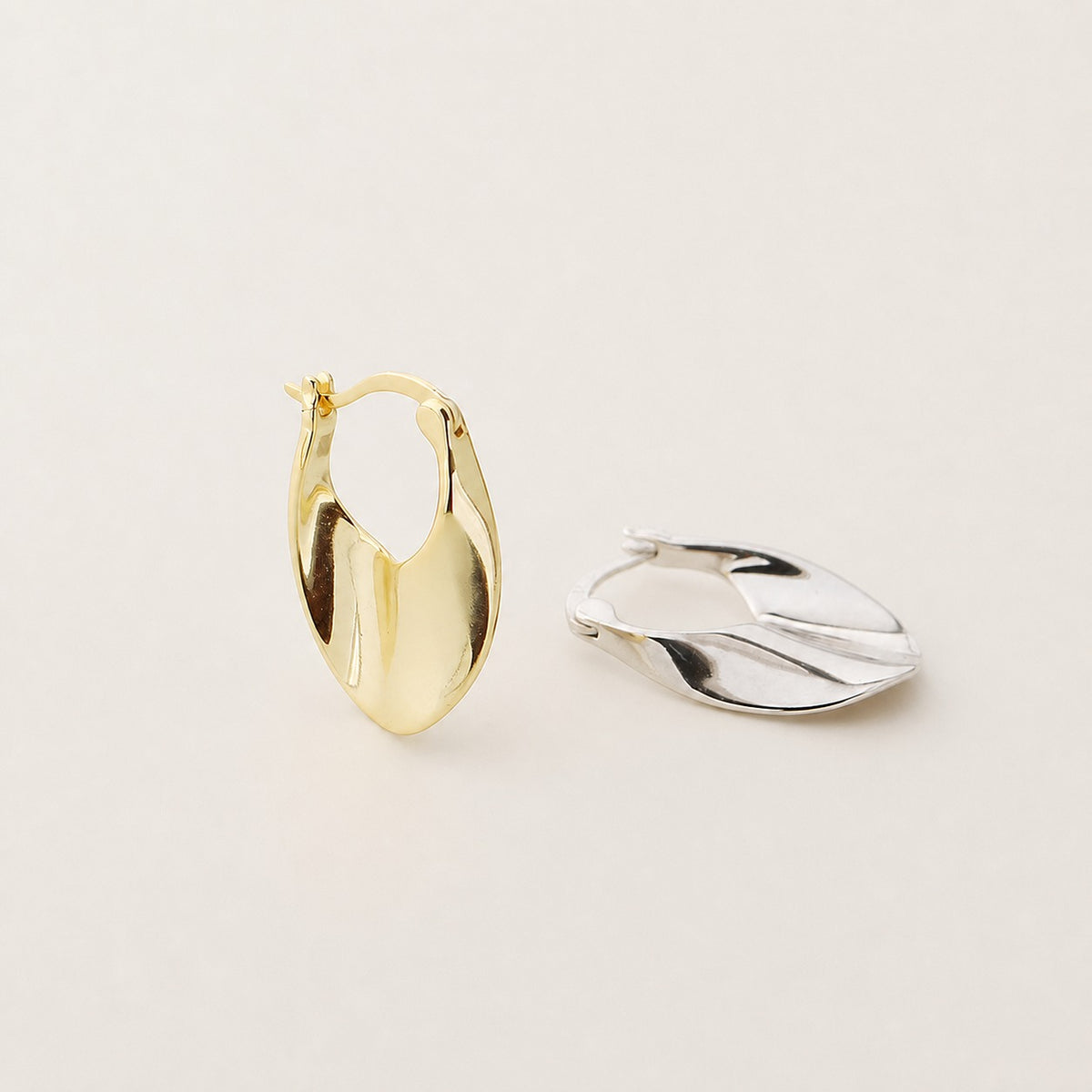 Pendientes,Aros Huggie Irregulares de Plata Esterlina 925 con Diseño Geométrico y Gota Grande