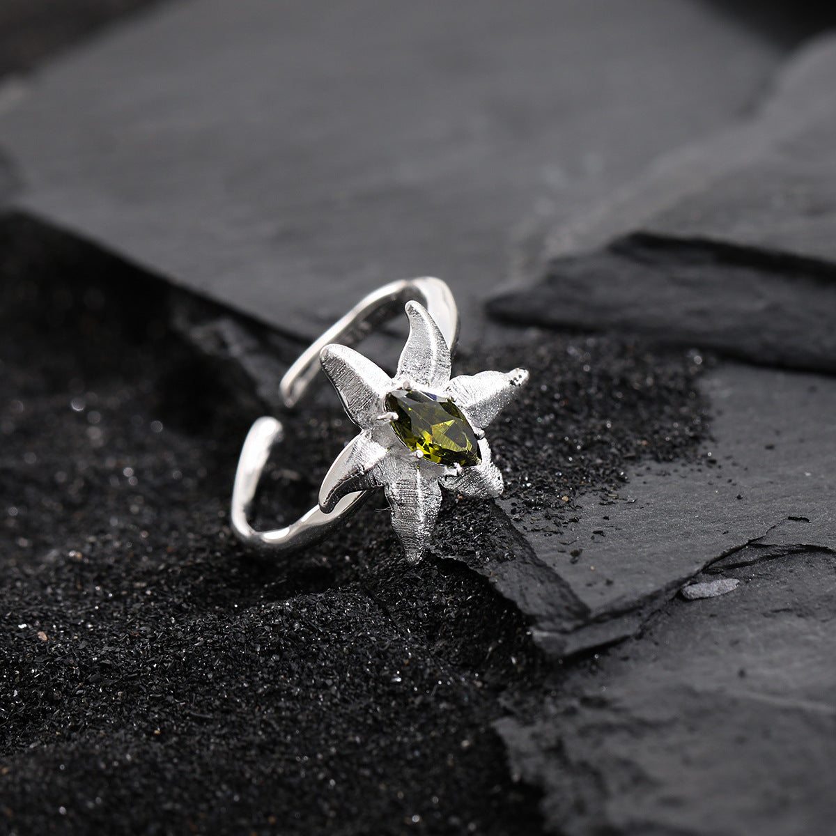 Minimalist Style Unique Starfish Design Peridot Embedded 925 Sterling Silver 18K Gold Plated Open Adjustable Ring