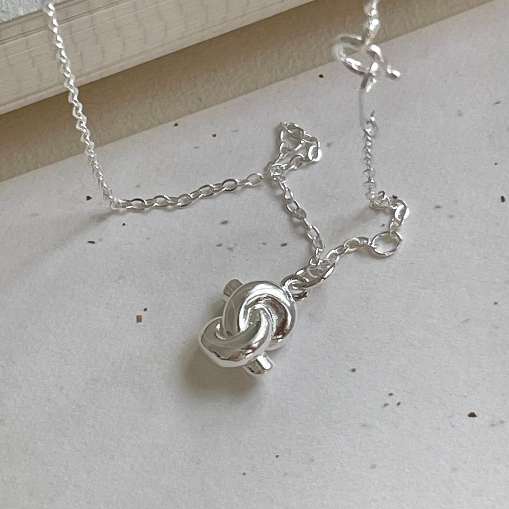 Elegant Knot Heart Pendant Adjustable Chain 925 Sterling Silver and 18K Gold Plated Necklace
