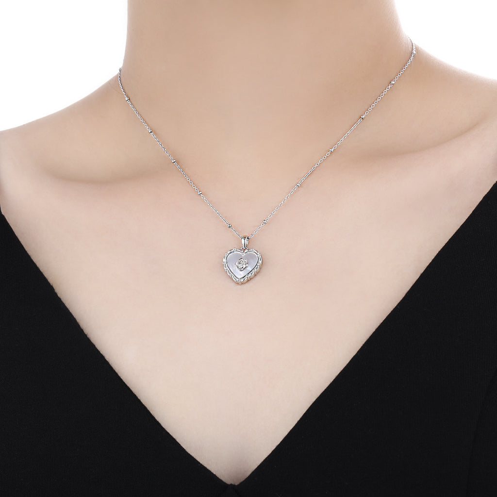 Collar con colgante de corazón y rosa en concha natural de plata de ley 925