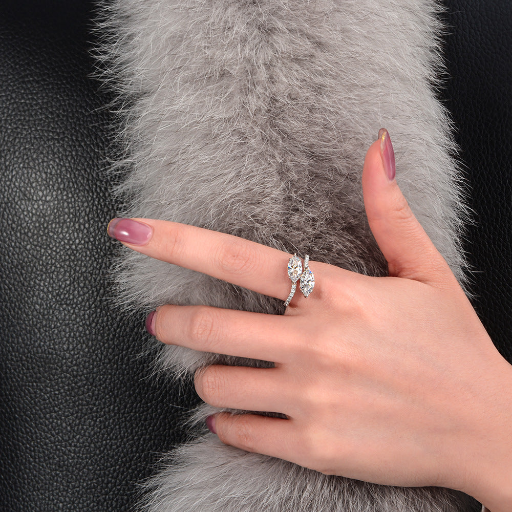 Anillo de plata de ley 925 entrelazado con doble zirconia cúbica blanca cortada en marquesa