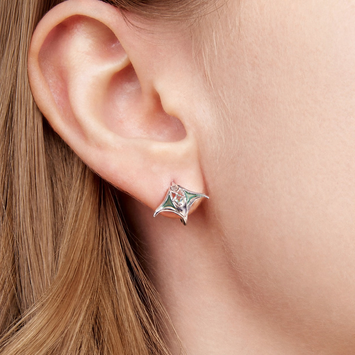 Manta Ray-Shaped Cubic Zirconia Green Epoxy Resin 925 Sterling Silver Hoop Earrings