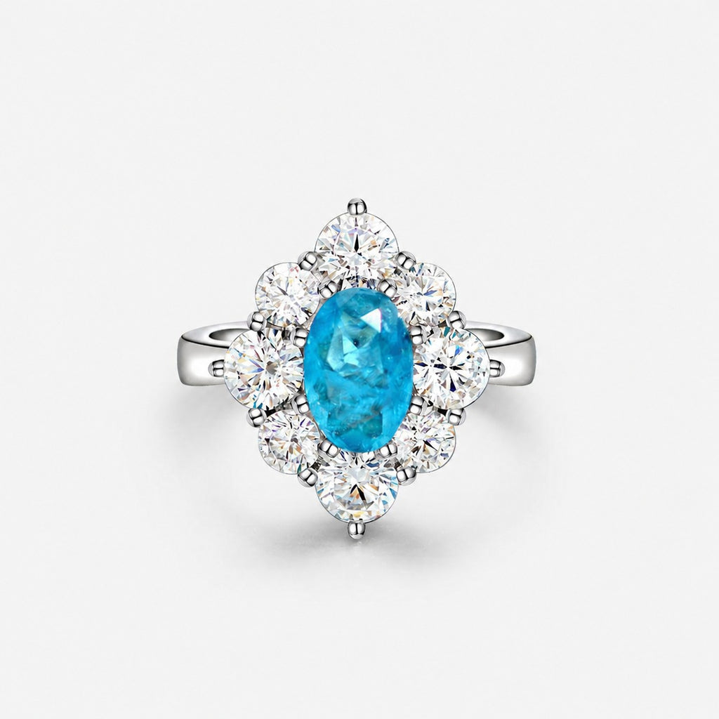 Anillo con zafiro azul Paraíba en forma ovalada, rodeado de circonia cúbica en un halo de plata esterlina 925