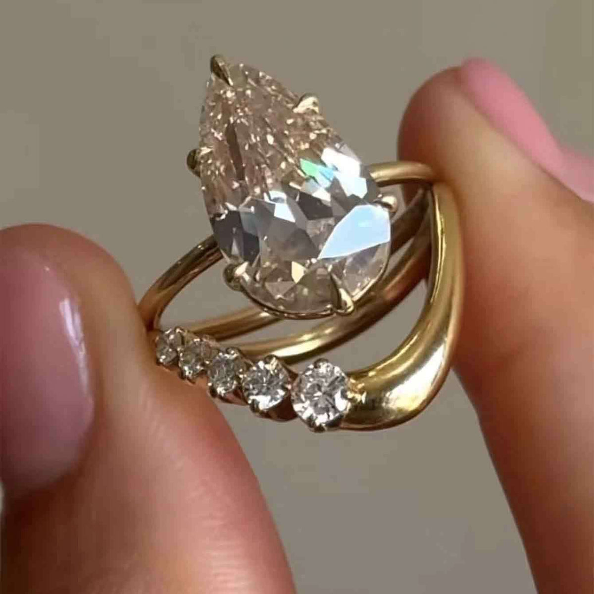 Elegant Pear Cut Moissanite 925 Sterling Silver Ring Set for Women, Curved Matching Band Stackable Ring, White Gold Or Gold Tone Fashion Wedding Promise Party Ring
