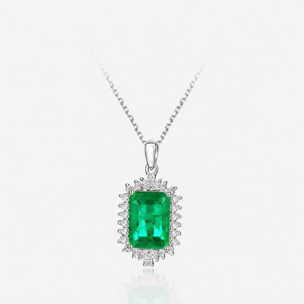 Collar con colgante rectangular de circonia esmeralda sintética verde esmeralda en halo, de plata esterlina S925