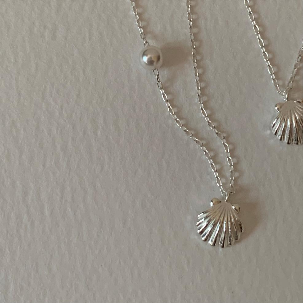 Elegant Shell Pendant Necklace with Freshwater Pearl on Snake Chain 925 Sterling Silver Simple Korean Style for Women Casual and Party Wear