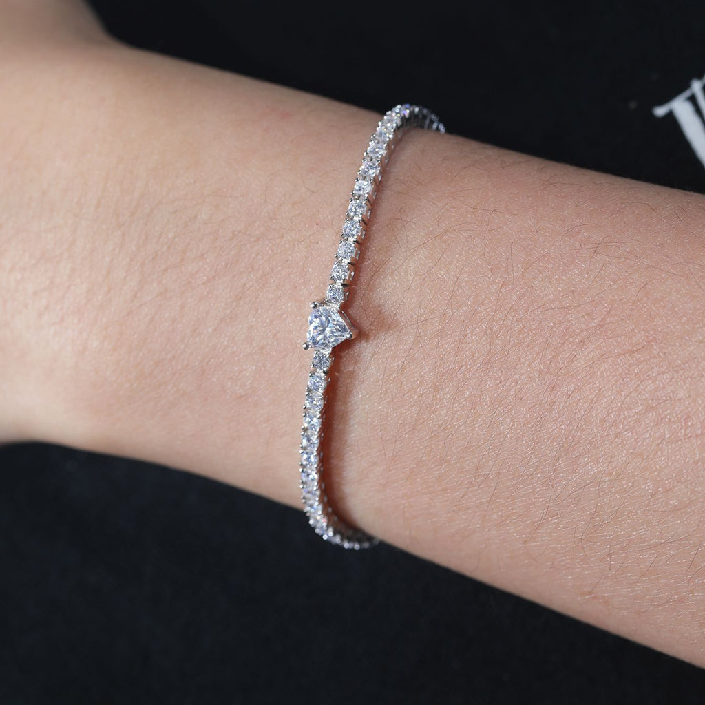 Mossanite Heart Shaped Centre Stone Design 925 Sterling Silver Bracelet