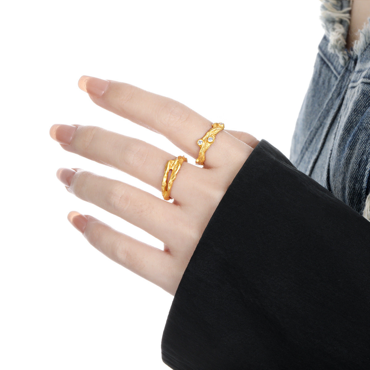 Anillo Ajustable de Plata Esterlina S925 con Circonia Cúbica y Rama Irregular Texturizada