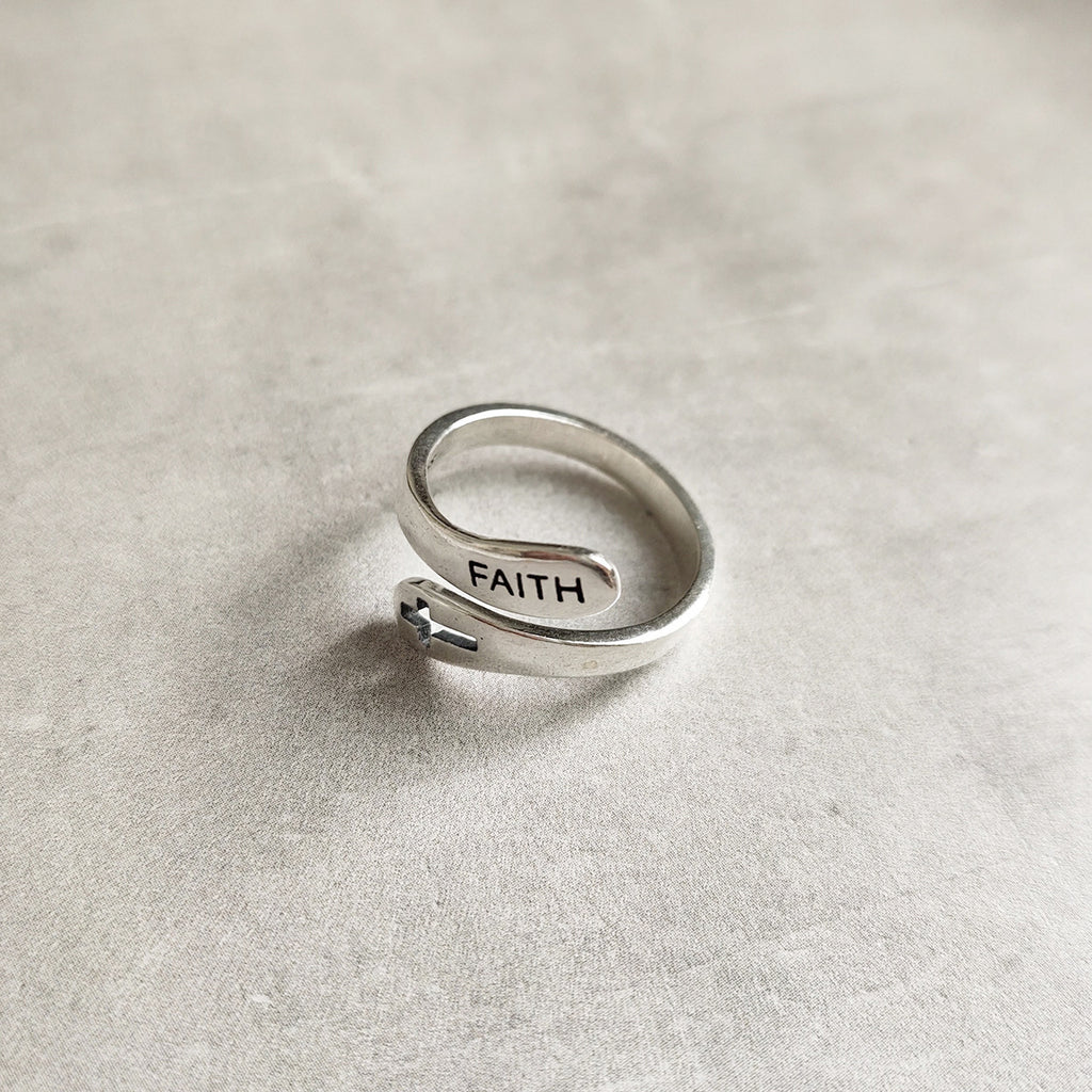 Anillo abierto con cruz y letra de fe religiosa minimalista para mujer, vintage, de plata esterlina 925 ajustable