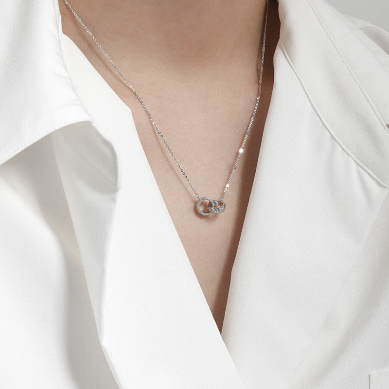 Collar de Plata Esterlina S925 con Anillo Geométrico Entrecruzado y Circonia Cúbica