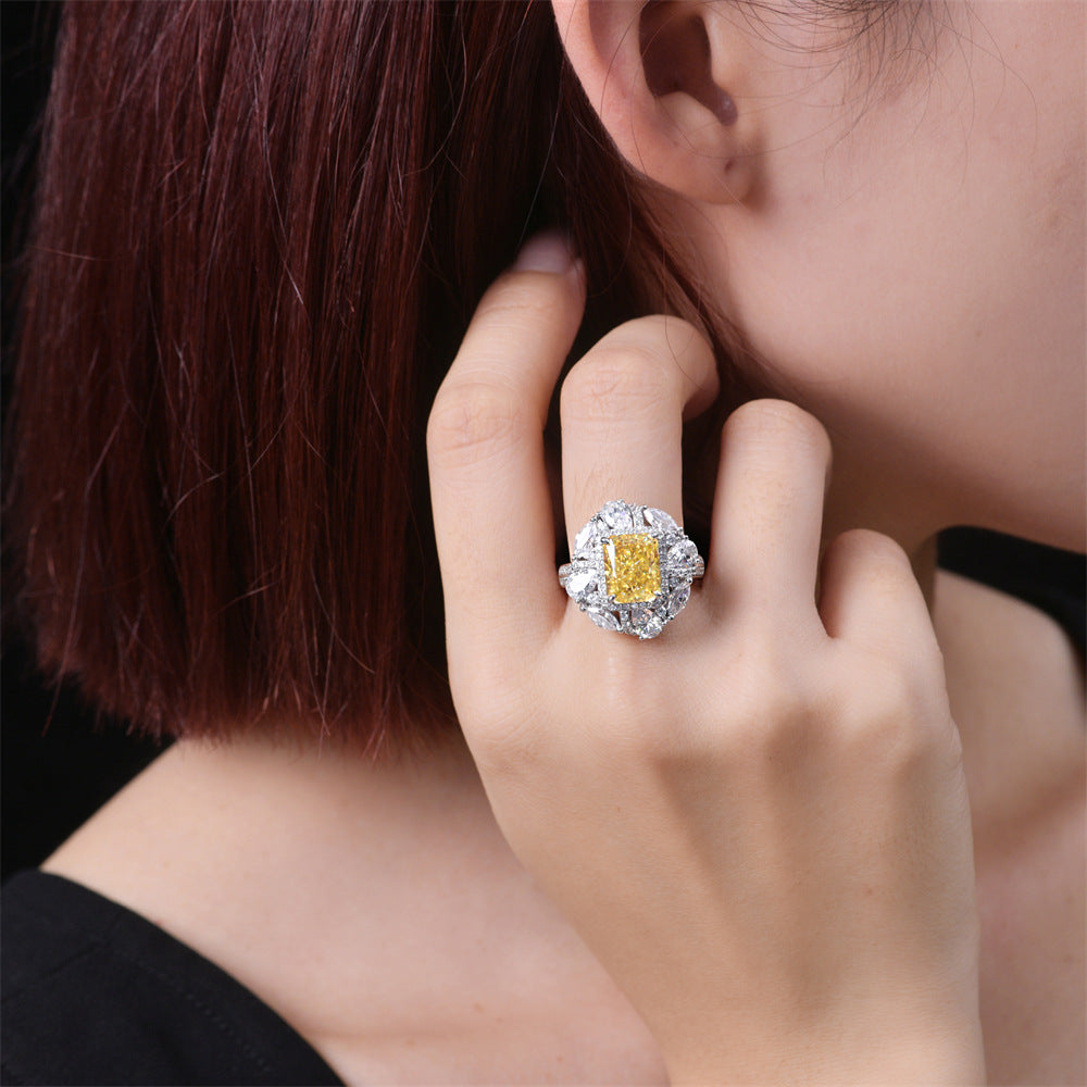 Anillo moderno de plata de ley 925 con circonia amarilla rectangular y halo